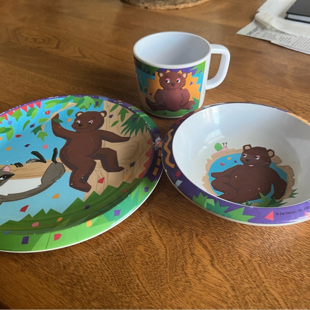 Child’s Dinnerware Set - Picture 4 of 4